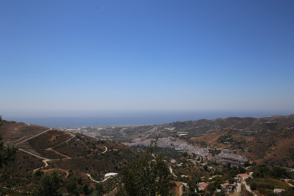 3 Bed Townhouse for sale in Torrox Costa Del Sol East, Málaga, Spain