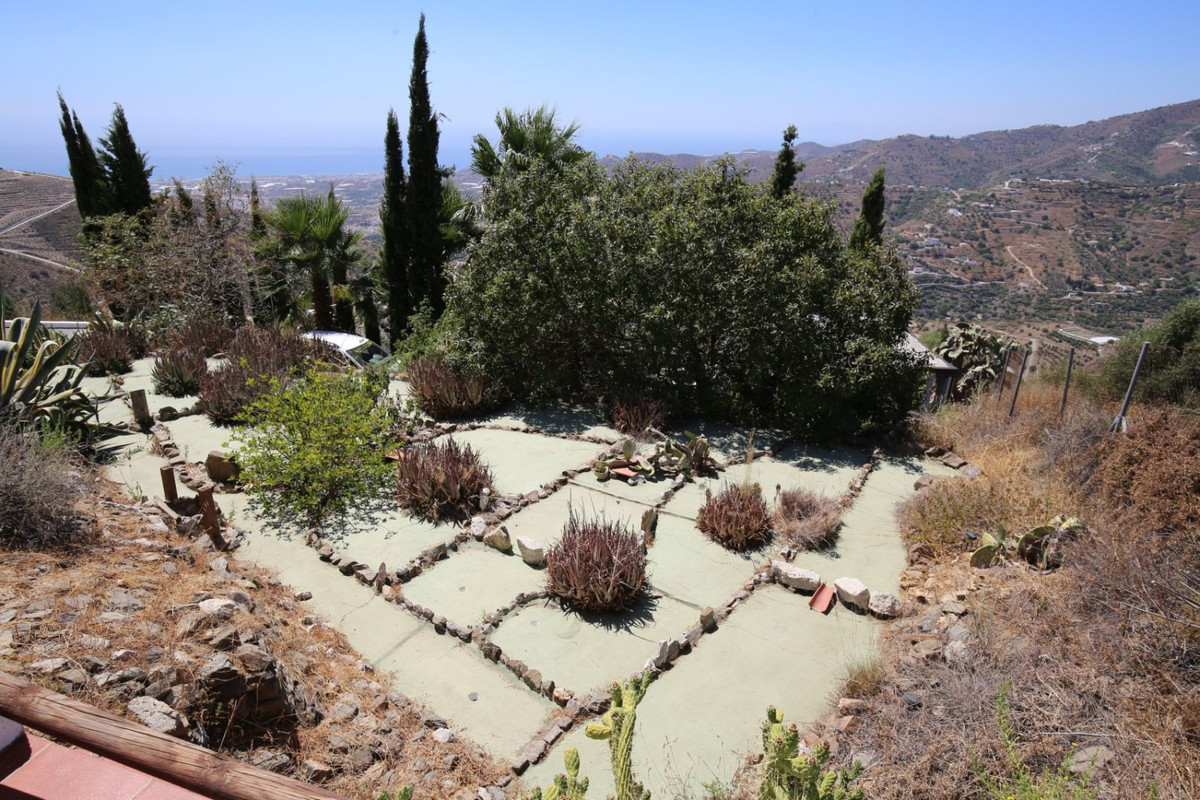 3 Bed Townhouse for sale in Torrox Costa Del Sol East, Málaga, Spain