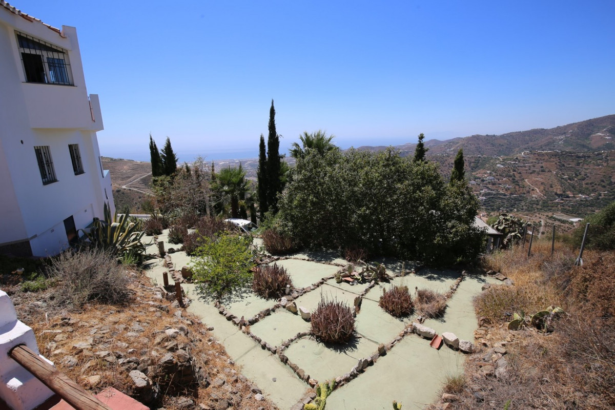 3 Bed Townhouse for sale in Torrox Costa Del Sol East, Málaga, Spain