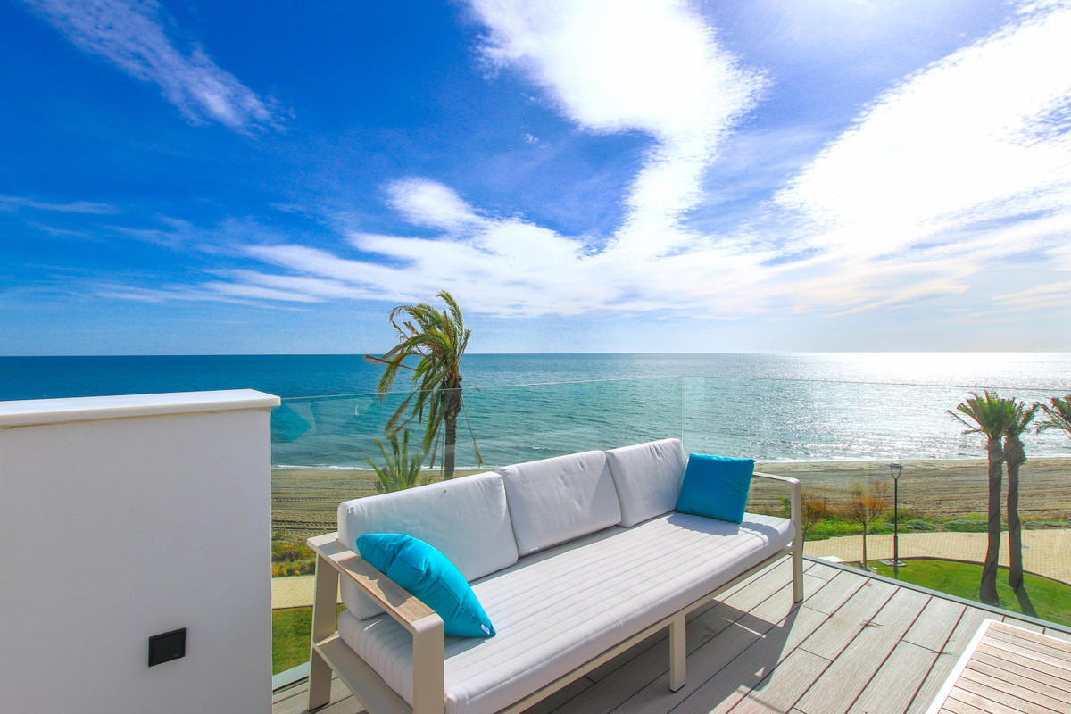 3 Bed Townhouse for sale in Estepona Costa Del Sol, Málaga, Spain