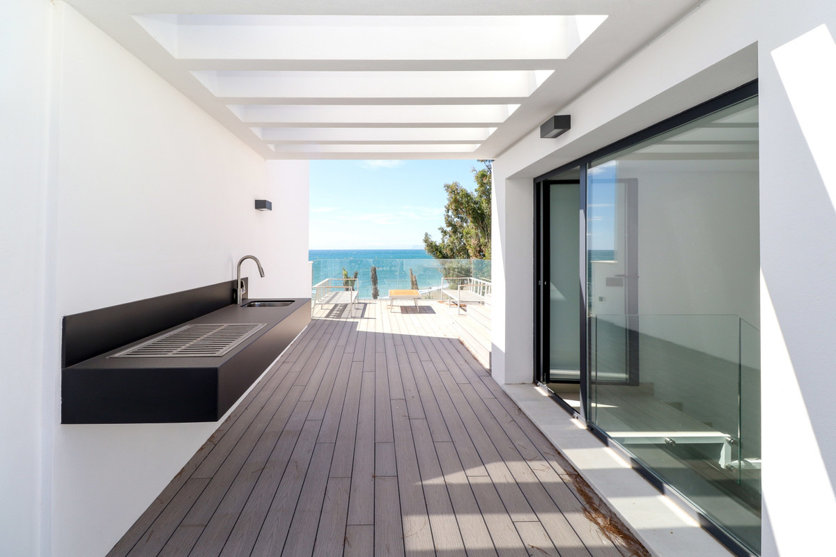 3 Bed Townhouse for sale in Estepona Costa Del Sol, Málaga, Spain