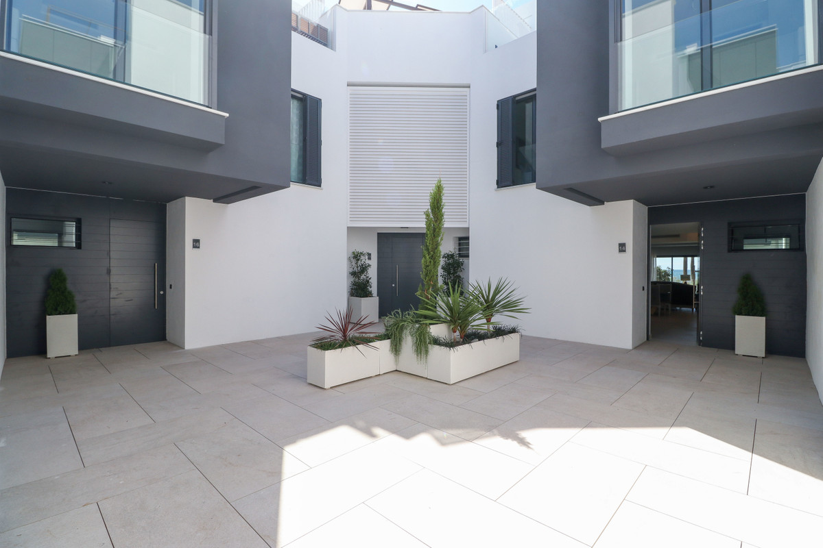 3 Bed Townhouse for sale in Estepona Costa Del Sol, Málaga, Spain
