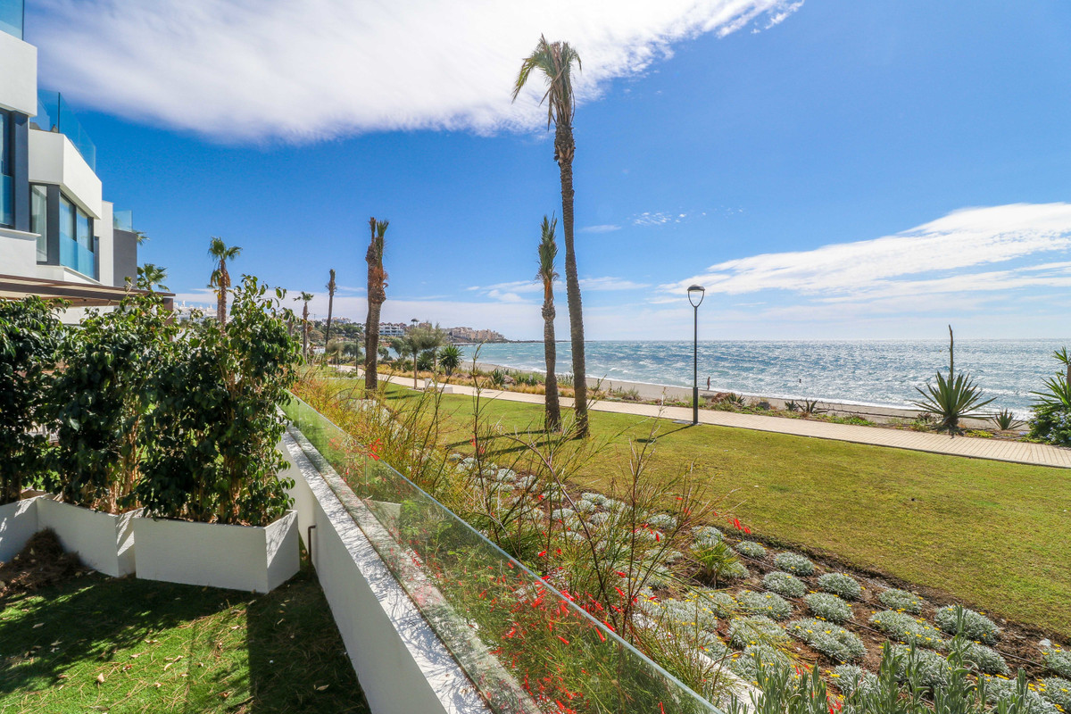 3 Bed Townhouse for sale in Estepona Costa Del Sol, Málaga, Spain