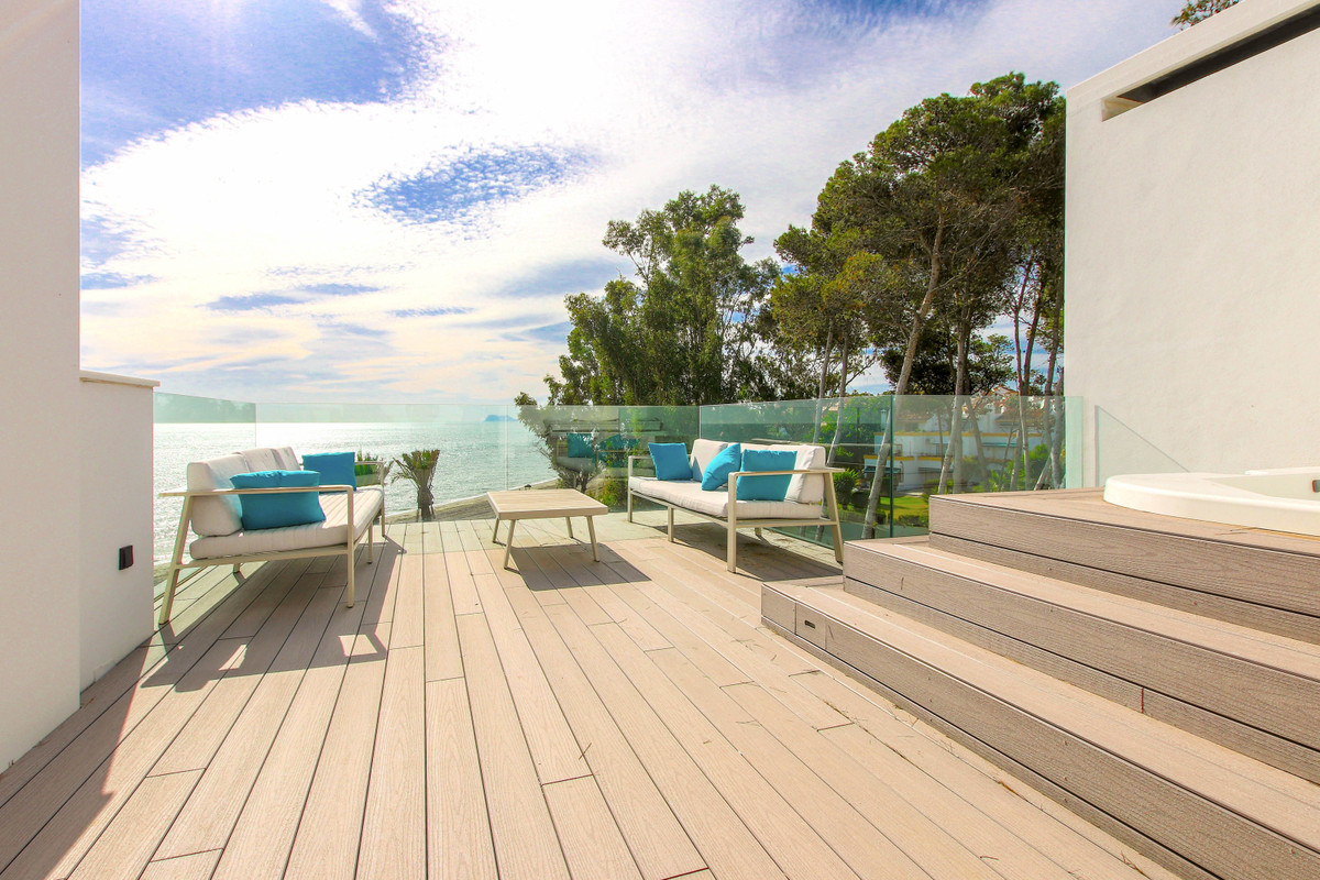 3 Bed Townhouse for sale in Estepona Costa Del Sol, Málaga, Spain