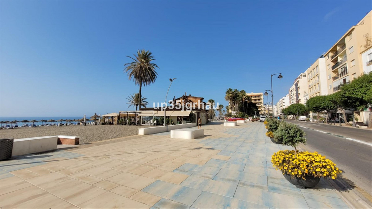 1 Bed Apartment for sale in Estepona Costa Del Sol, Málaga, Spain