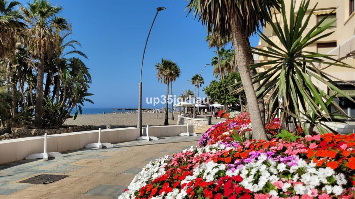 1 Bed Apartment for sale in Estepona Costa Del Sol, Málaga, Spain