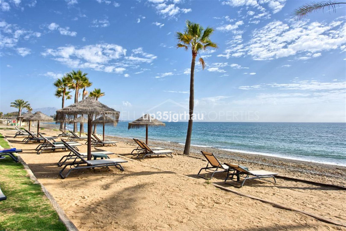 1 Bed Apartment for sale in Estepona Costa Del Sol, Málaga, Spain