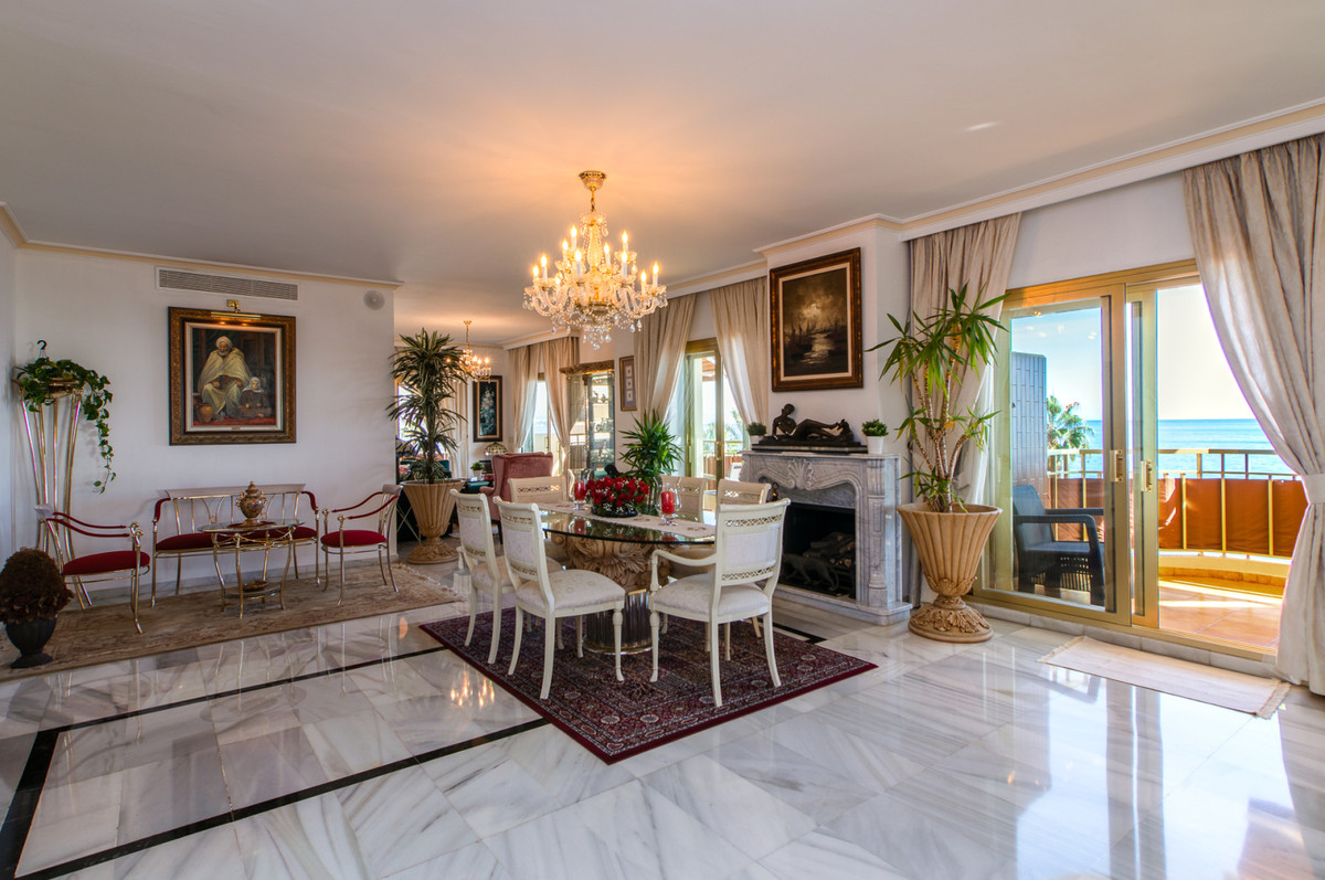 4 Bed Apartment for sale in Fuengirola Costa Del Sol, Málaga, Spain