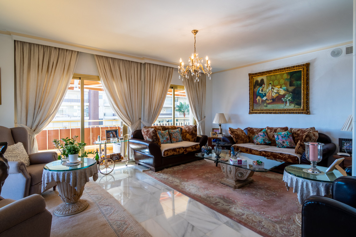 4 Bed Apartment for sale in Fuengirola Costa Del Sol, Málaga, Spain