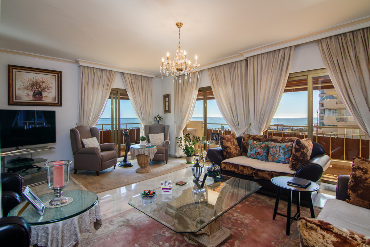 4 Bed Apartment for sale in Fuengirola Costa Del Sol, Málaga, Spain