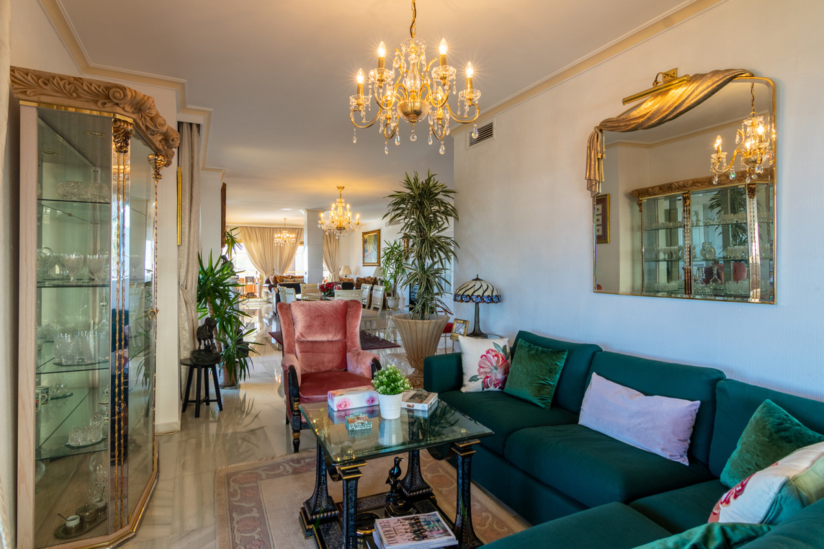 4 Bed Apartment for sale in Fuengirola Costa Del Sol, Málaga, Spain