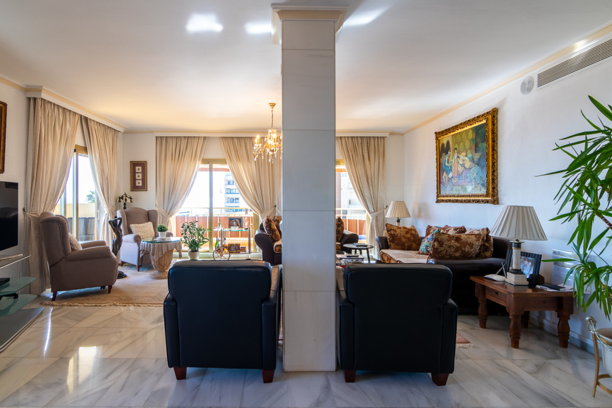4 Bed Apartment for sale in Fuengirola Costa Del Sol, Málaga, Spain