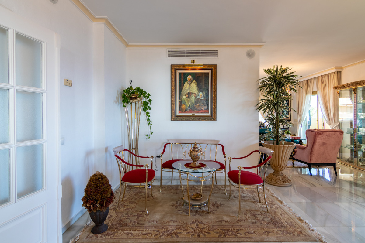 4 Bed Apartment for sale in Fuengirola Costa Del Sol, Málaga, Spain