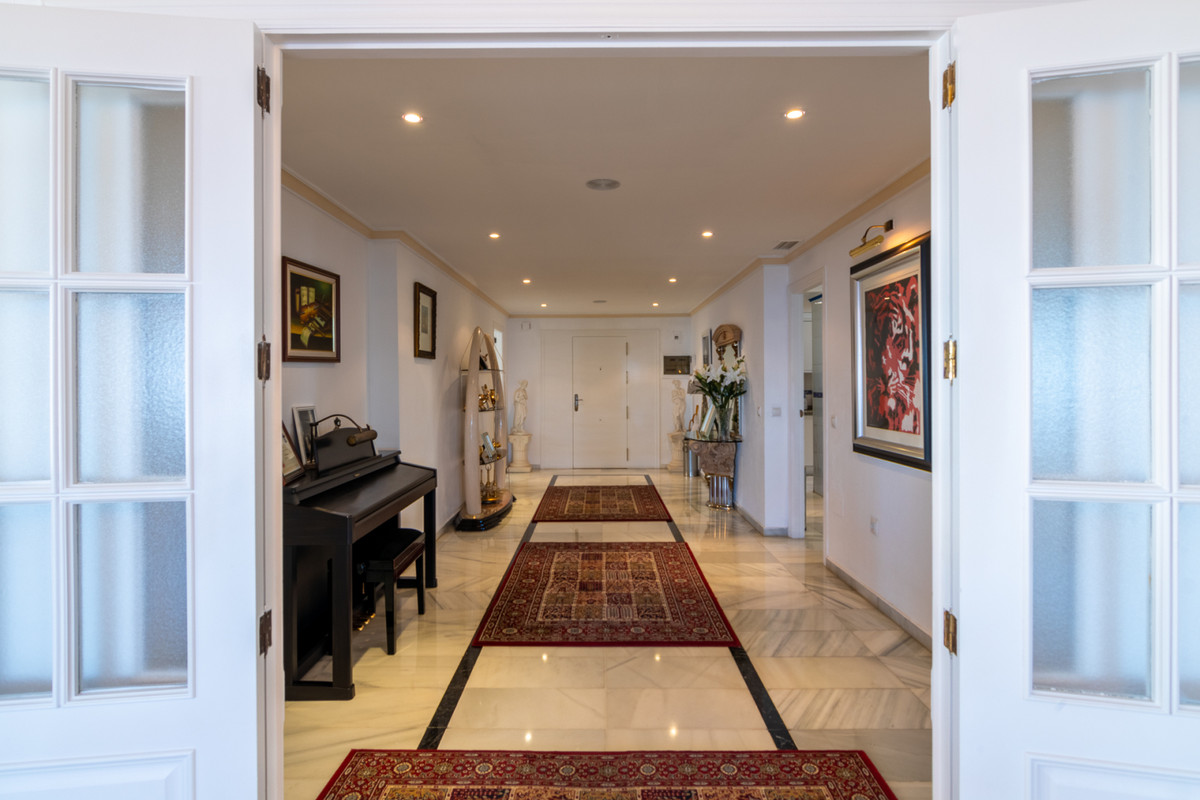 4 Bed Apartment for sale in Fuengirola Costa Del Sol, Málaga, Spain