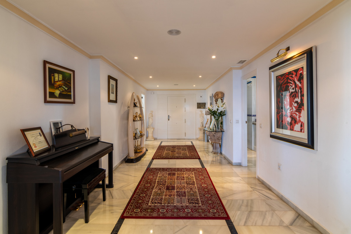 4 Bed Apartment for sale in Fuengirola Costa Del Sol, Málaga, Spain