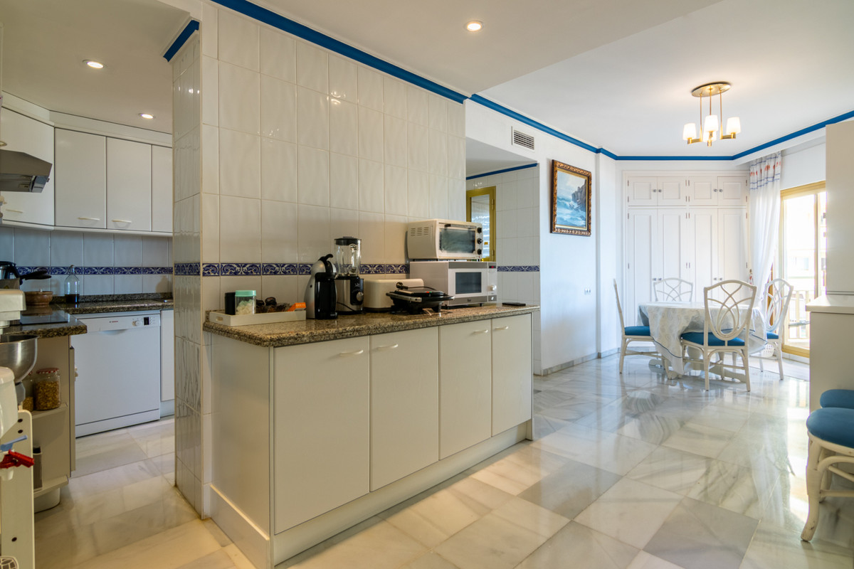 4 Bed Apartment for sale in Fuengirola Costa Del Sol, Málaga, Spain