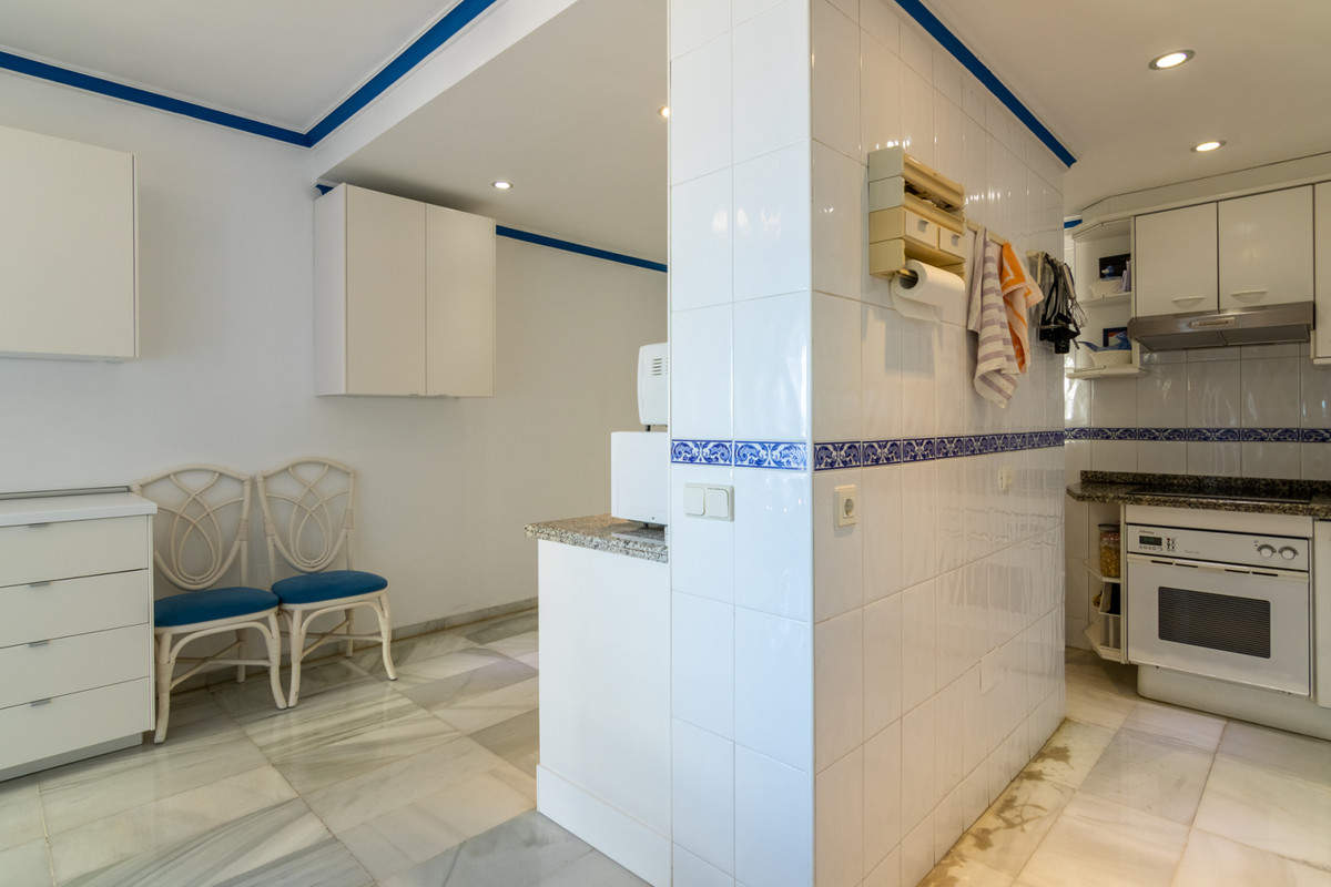 4 Bed Apartment for sale in Fuengirola Costa Del Sol, Málaga, Spain