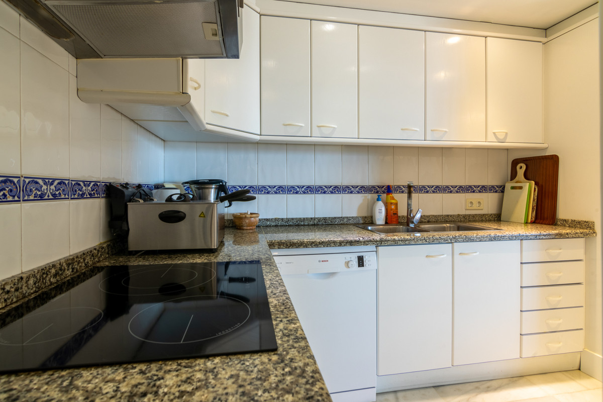 4 Bed Apartment for sale in Fuengirola Costa Del Sol, Málaga, Spain