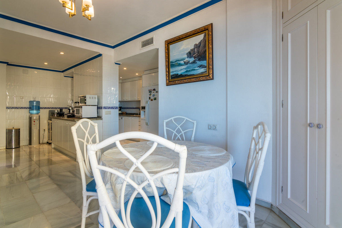 4 Bed Apartment for sale in Fuengirola Costa Del Sol, Málaga, Spain
