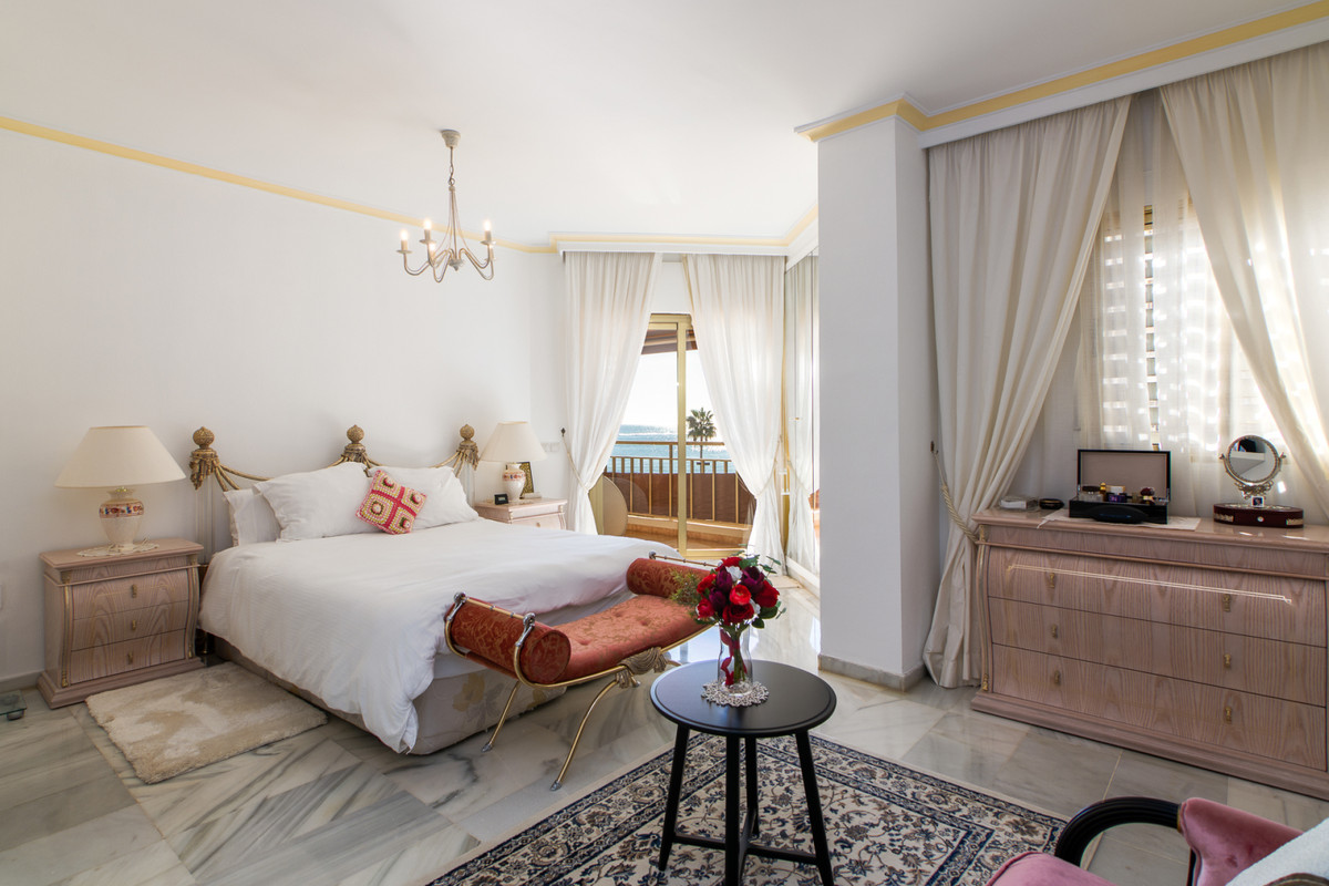 4 Bed Apartment for sale in Fuengirola Costa Del Sol, Málaga, Spain