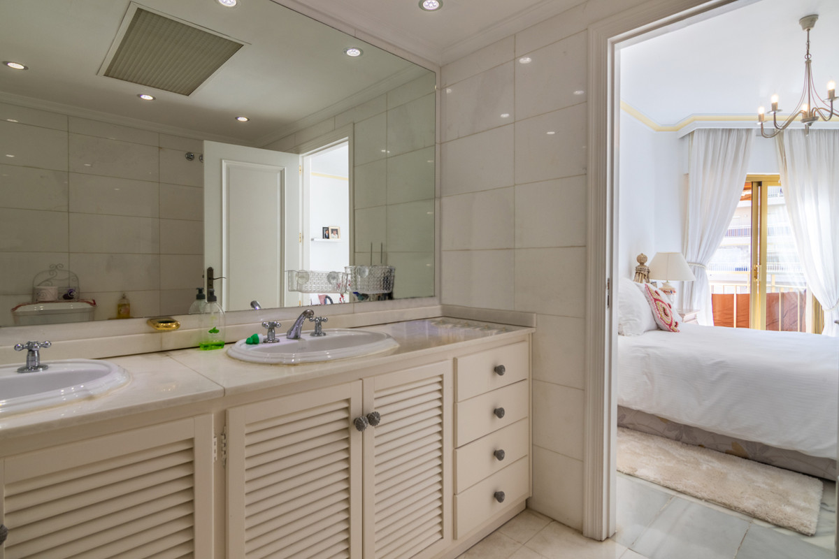 4 Bed Apartment for sale in Fuengirola Costa Del Sol, Málaga, Spain