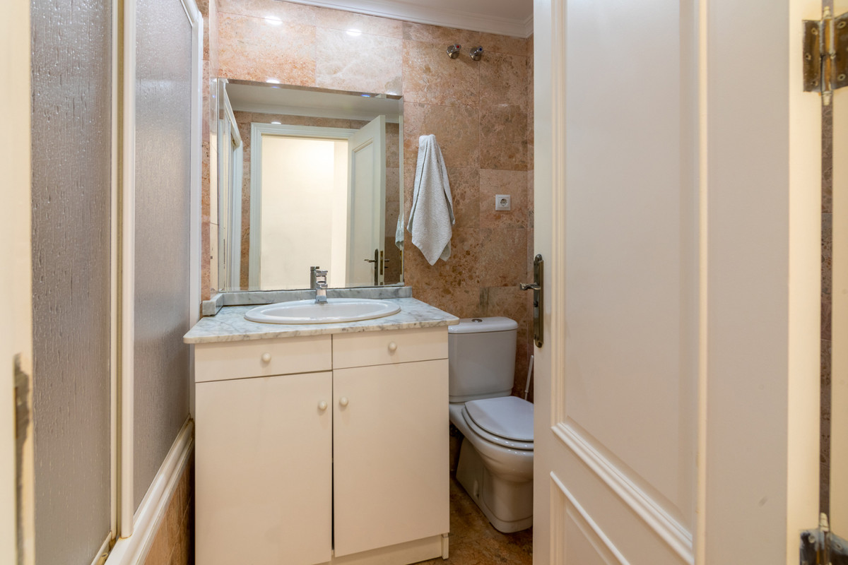 4 Bed Apartment for sale in Fuengirola Costa Del Sol, Málaga, Spain