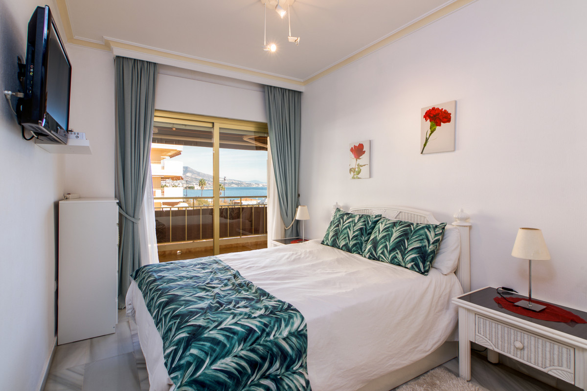 4 Bed Apartment for sale in Fuengirola Costa Del Sol, Málaga, Spain