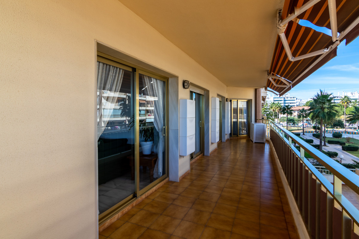 4 Bed Apartment for sale in Fuengirola Costa Del Sol, Málaga, Spain