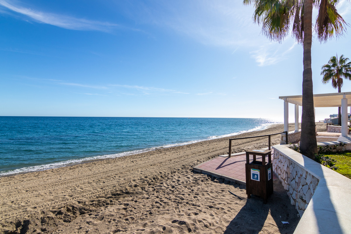4 Bed Apartment for sale in Fuengirola Costa Del Sol, Málaga, Spain