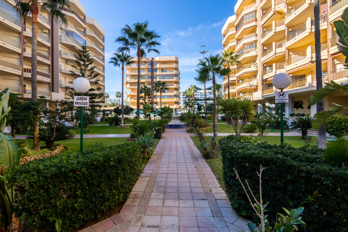 4 Bed Apartment for sale in Fuengirola Costa Del Sol, Málaga, Spain