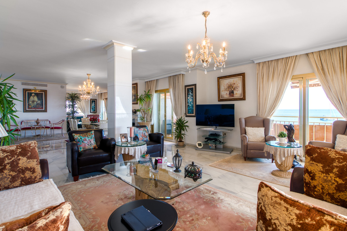 4 Bed Apartment for sale in Fuengirola Costa Del Sol, Málaga, Spain