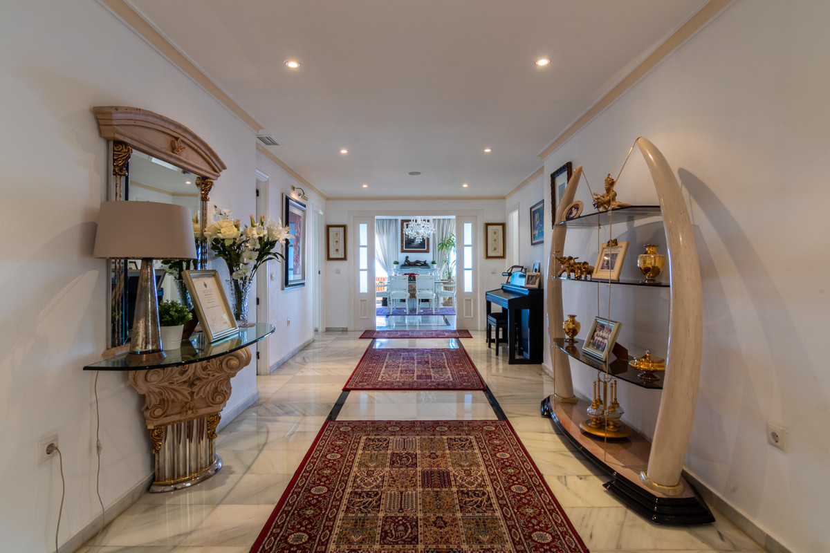 4 Bed Apartment for sale in Fuengirola Costa Del Sol, Málaga, Spain