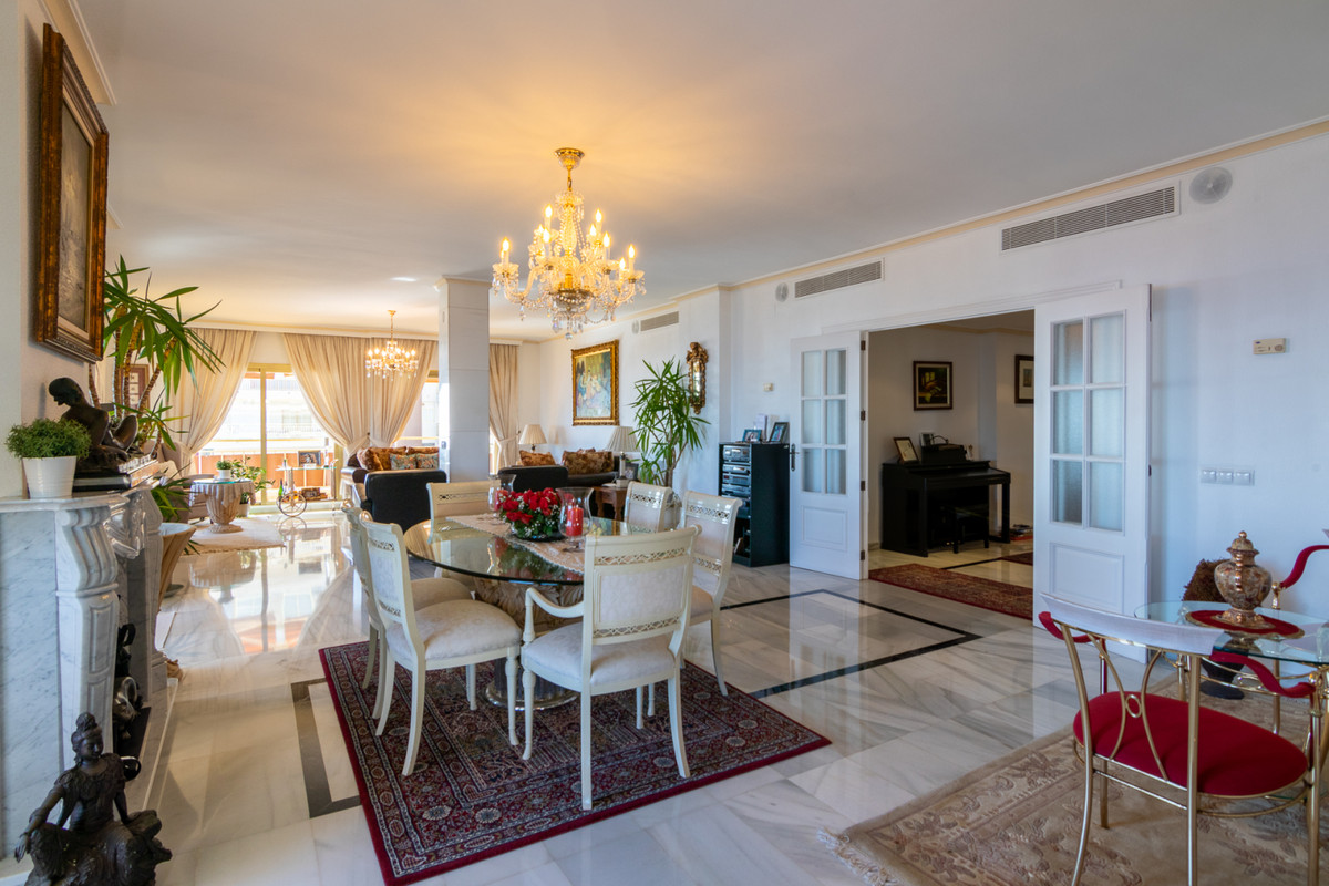 4 Bed Apartment for sale in Fuengirola Costa Del Sol, Málaga, Spain