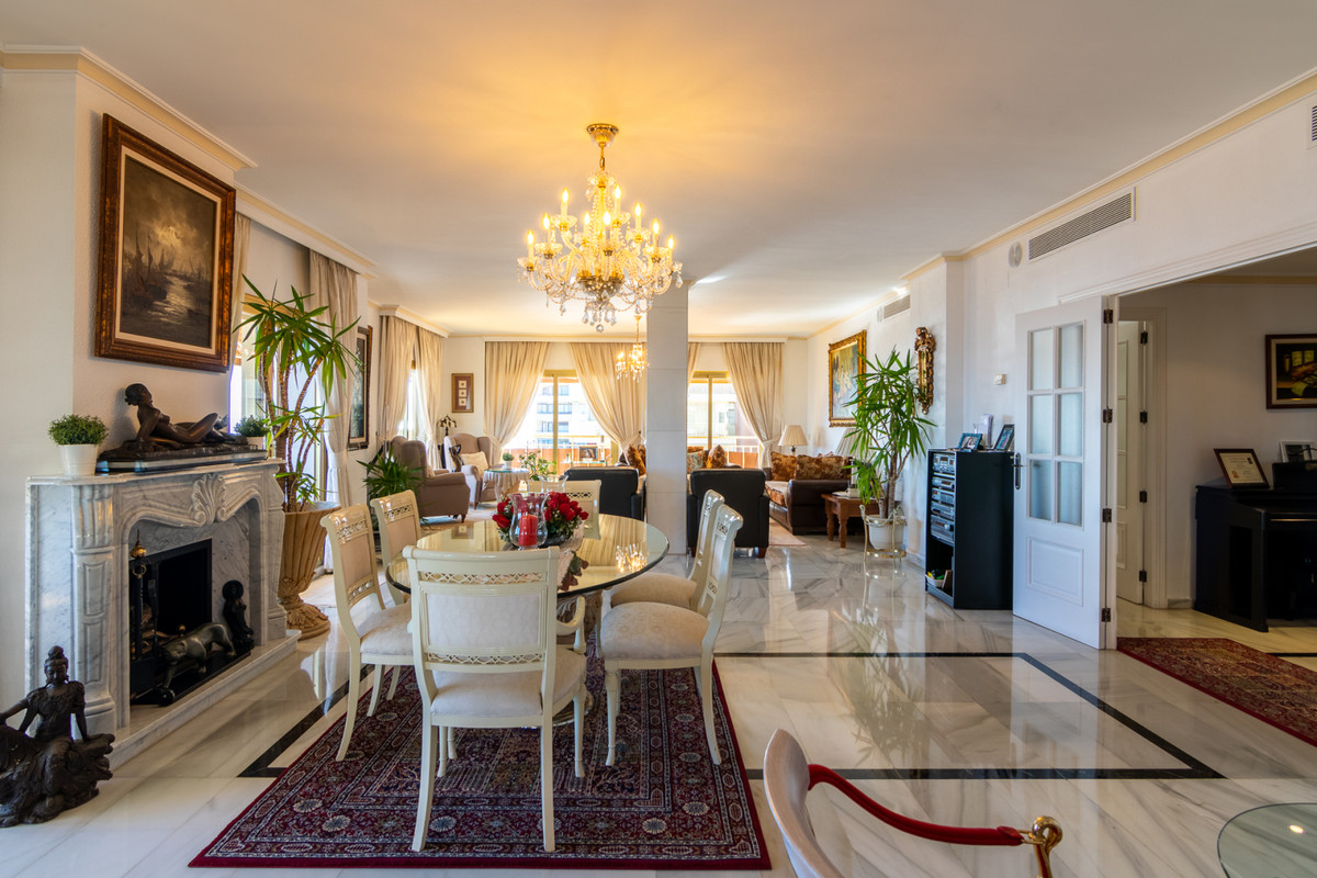 4 Bed Apartment for sale in Fuengirola Costa Del Sol, Málaga, Spain