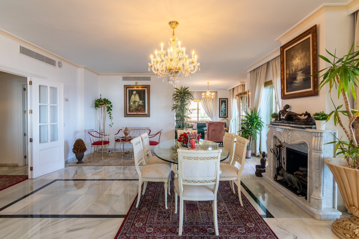4 Bed Apartment for sale in Fuengirola Costa Del Sol, Málaga, Spain