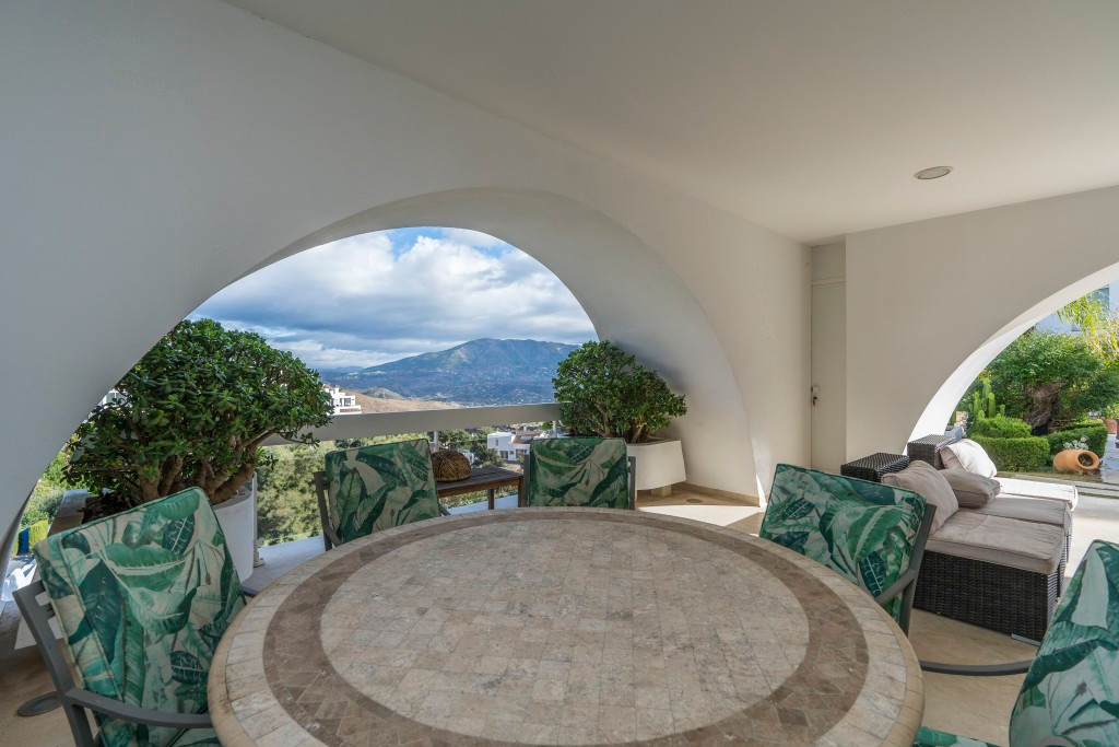 5 Bed Townhouse for sale in La Mairena Costa Del Sol, Málaga, Spain