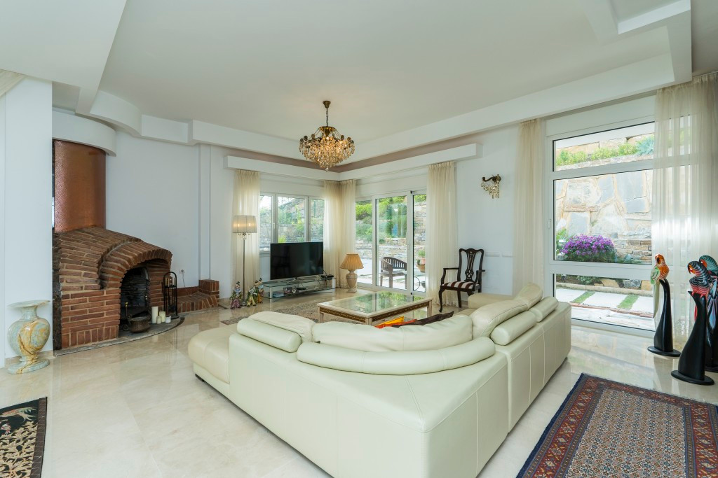 5 Bed Townhouse for sale in La Mairena Costa Del Sol, Málaga, Spain