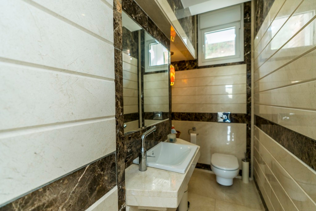 5 Bed Townhouse for sale in La Mairena Costa Del Sol, Málaga, Spain