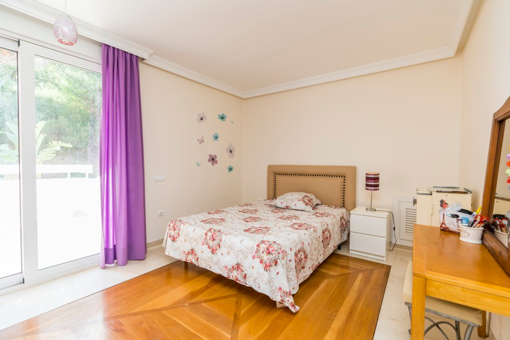 5 Bed Townhouse for sale in La Mairena Costa Del Sol, Málaga, Spain
