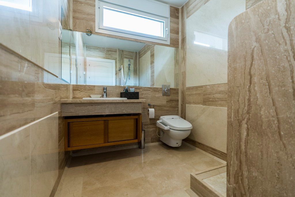 5 Bed Townhouse for sale in La Mairena Costa Del Sol, Málaga, Spain