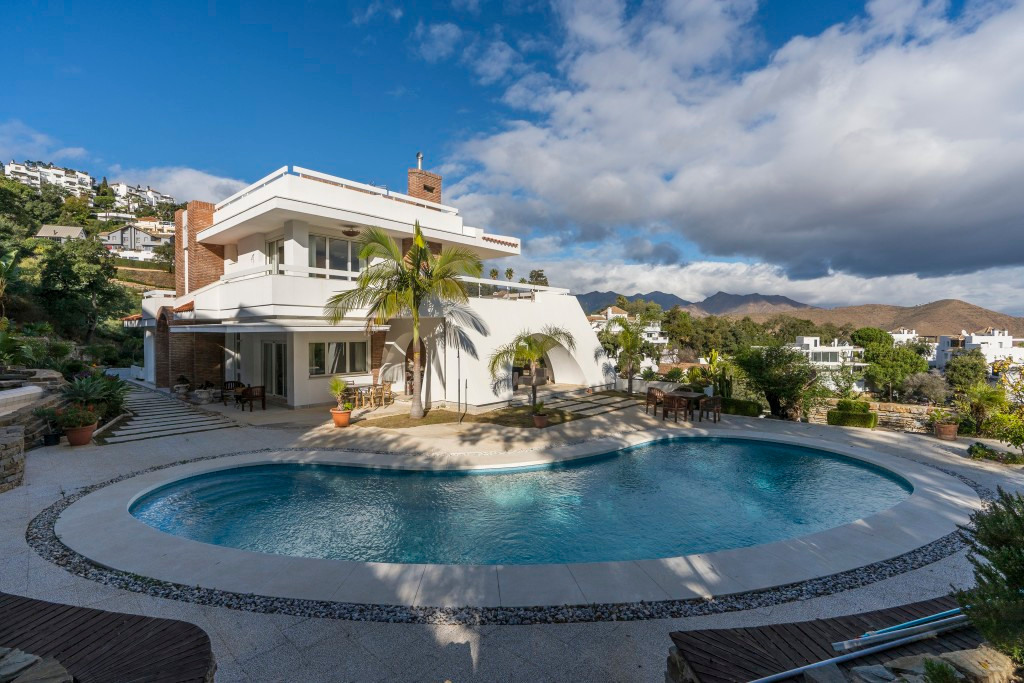 5 Bed Townhouse for sale in La Mairena Costa Del Sol, Málaga, Spain