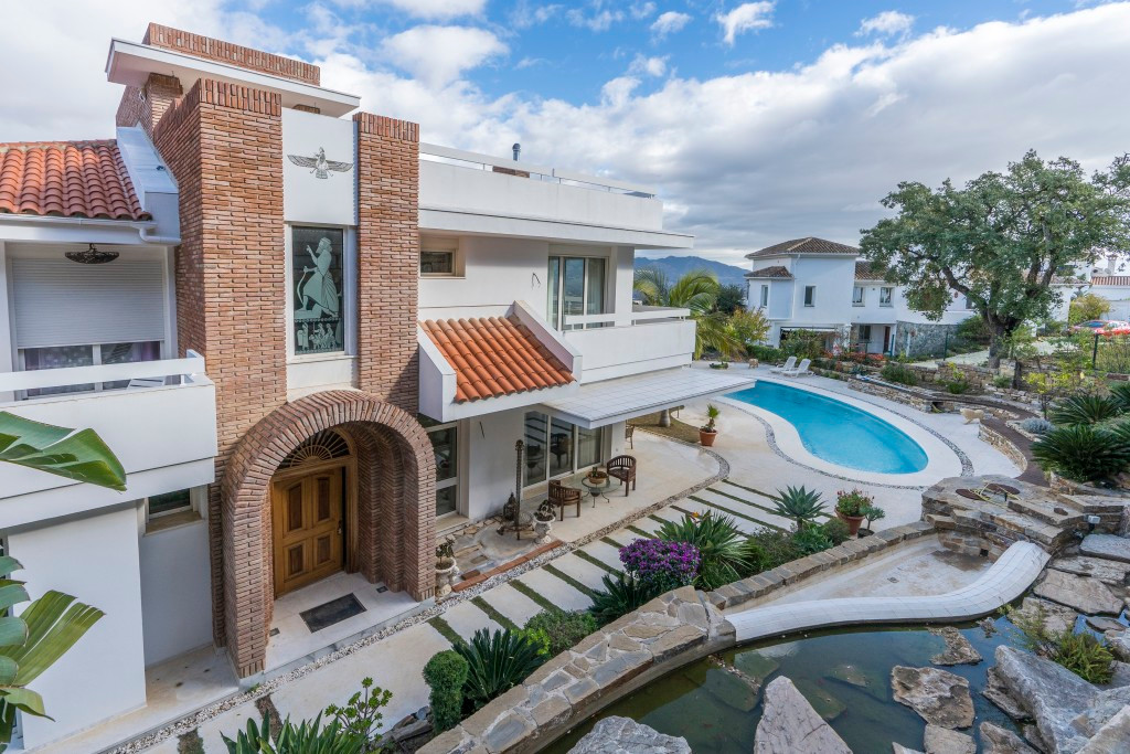 5 Bed Townhouse for sale in La Mairena Costa Del Sol, Málaga, Spain