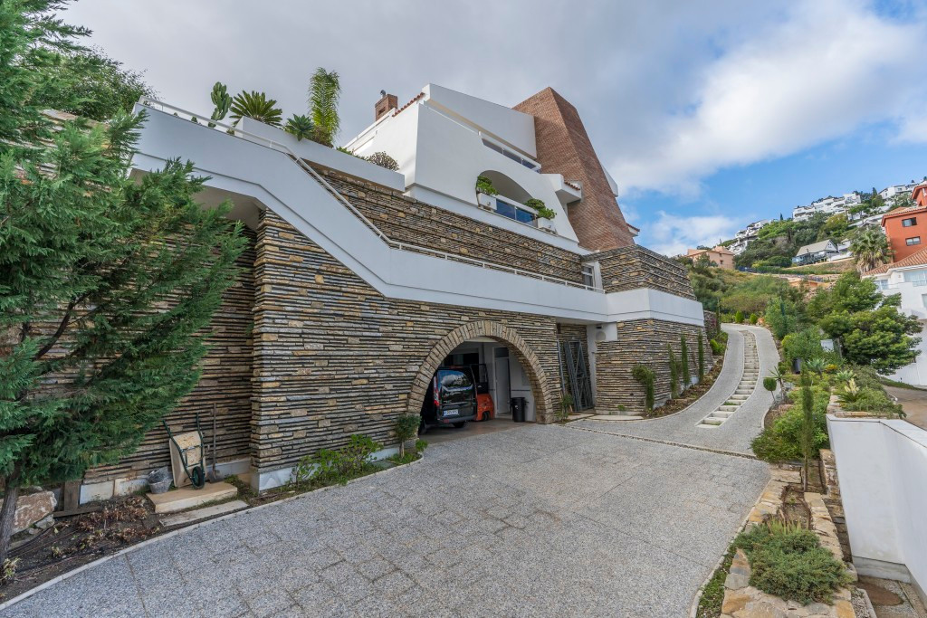 5 Bed Townhouse for sale in La Mairena Costa Del Sol, Málaga, Spain