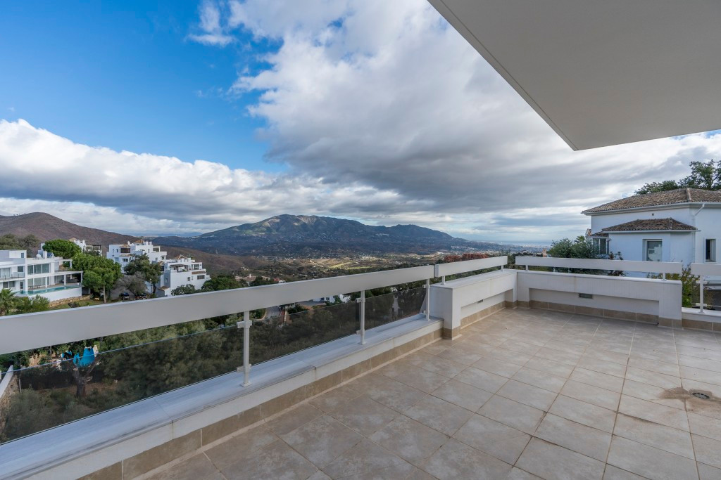 5 Bed Townhouse for sale in La Mairena Costa Del Sol, Málaga, Spain