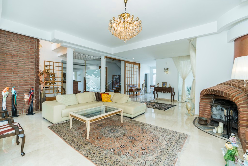 5 Bed Townhouse for sale in La Mairena Costa Del Sol, Málaga, Spain