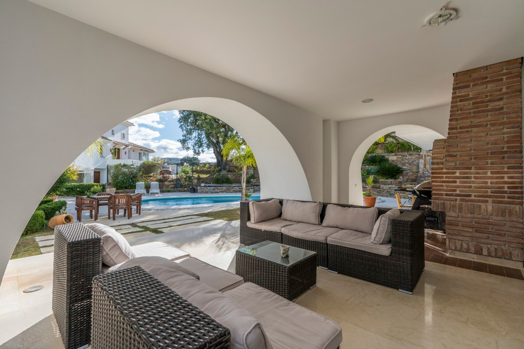 5 Bed Townhouse for sale in La Mairena Costa Del Sol, Málaga, Spain