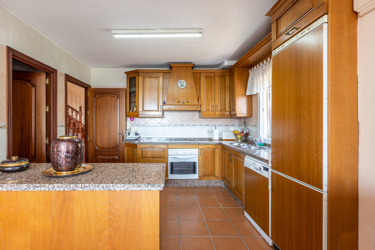 4 Bed Townhouse for sale in Marbella Costa Del Sol, Málaga, Spain