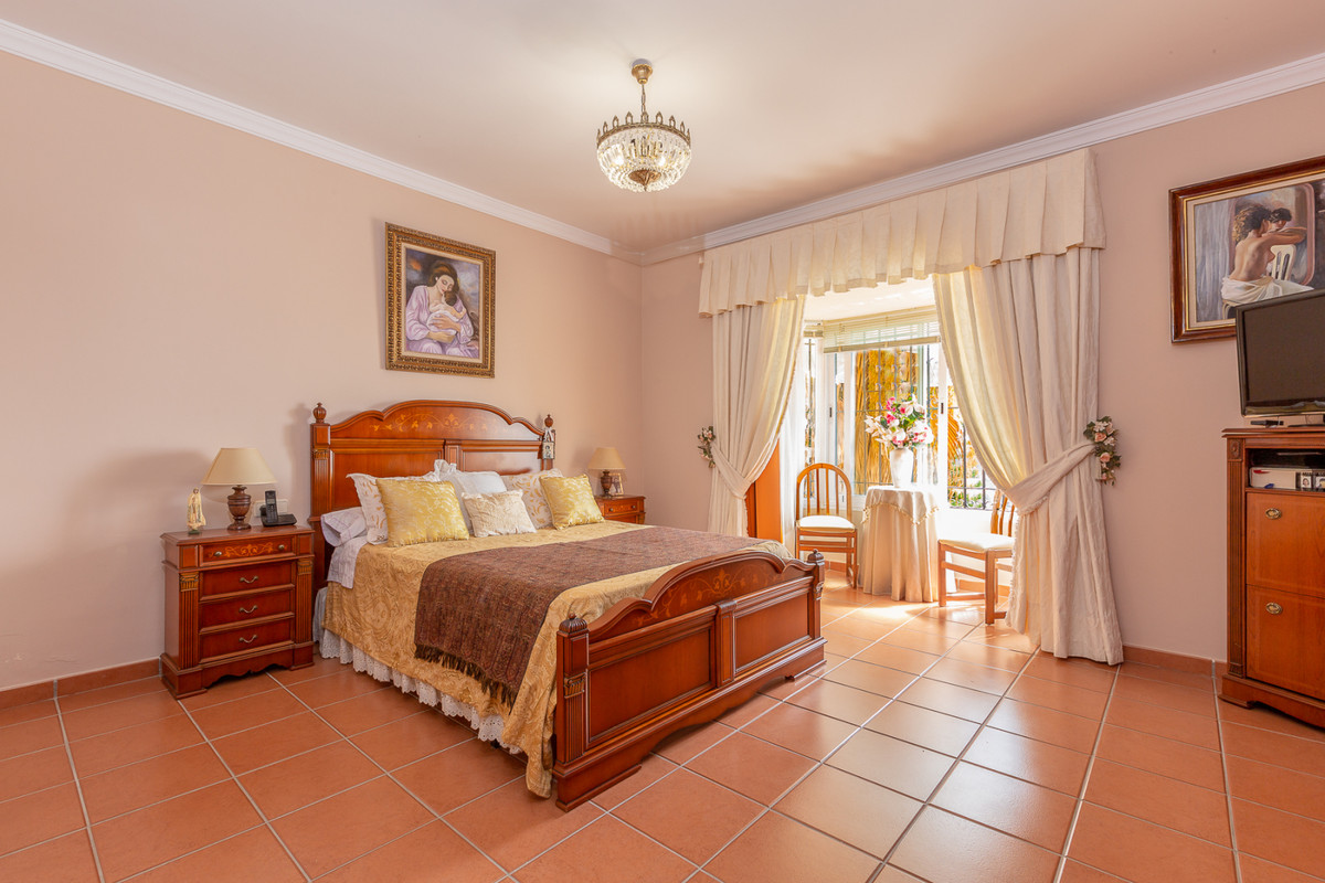 4 Bed Townhouse for sale in Marbella Costa Del Sol, Málaga, Spain