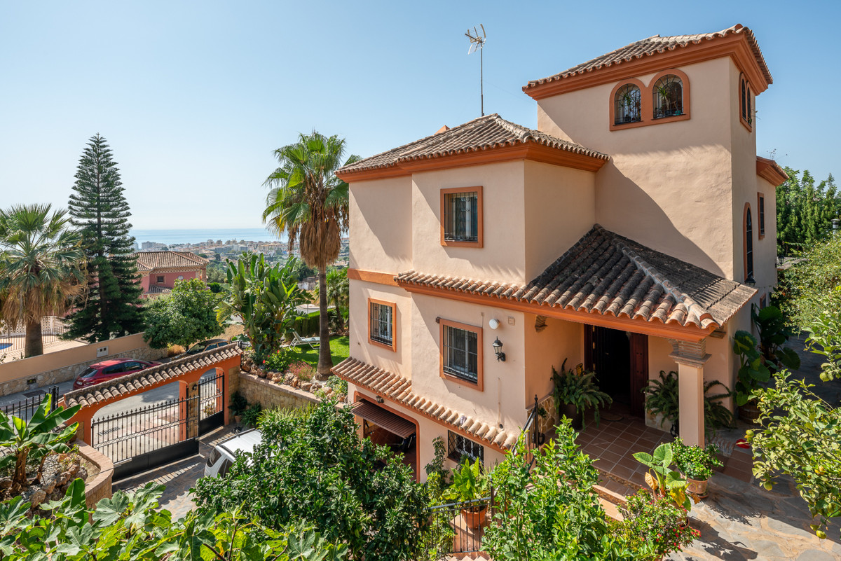4 Bed Townhouse for sale in Marbella Costa Del Sol, Málaga, Spain