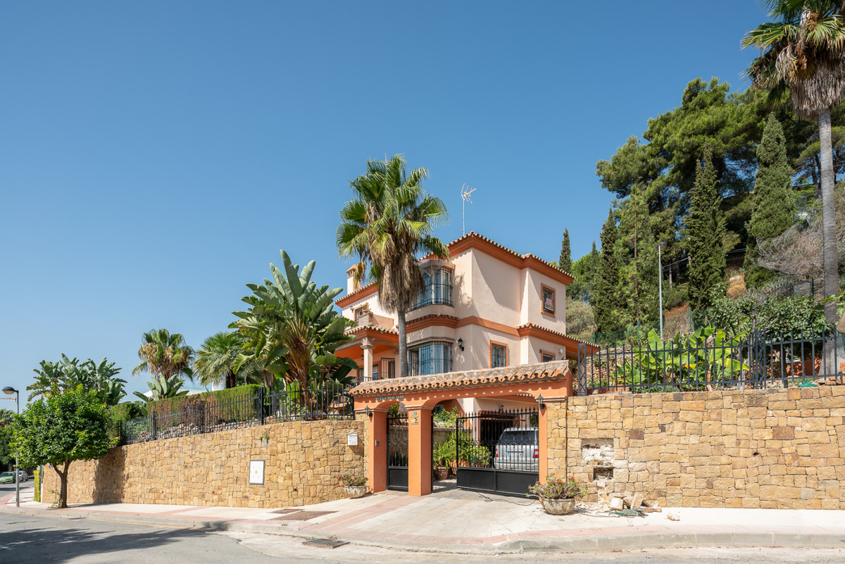4 Bed Townhouse for sale in Marbella Costa Del Sol, Málaga, Spain